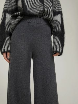 Fit-and-Flare Trousers - Navy